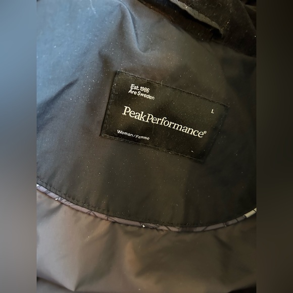 Peak Performance Winter Jacket - Size L - Picture 5 of 8